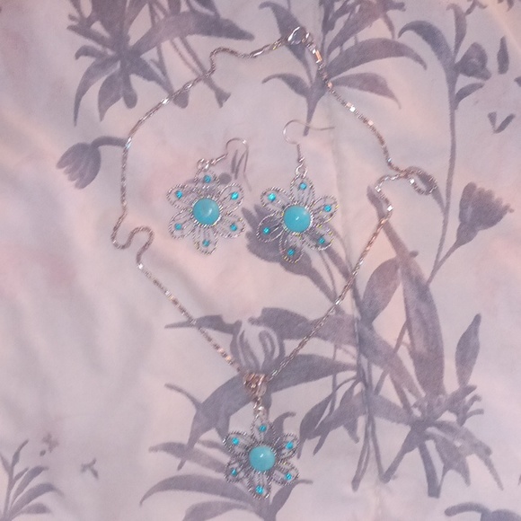 NEW Torquoise & Silver Earrings& Necklace Set - Picture 4 of 6